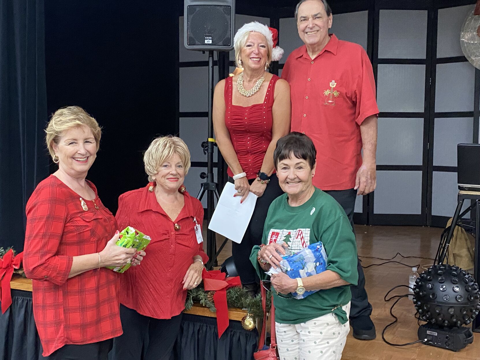 Tis the Season 2. Festive in Christmas colors - Rose and Tom meet the happy guests..jpeg